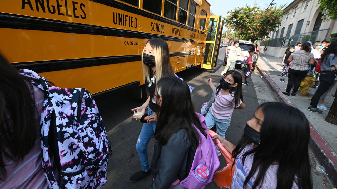 El propósito detrás de la creación de una base de datos sobre los contagios por coronavirus en escuelas de Los Ángeles