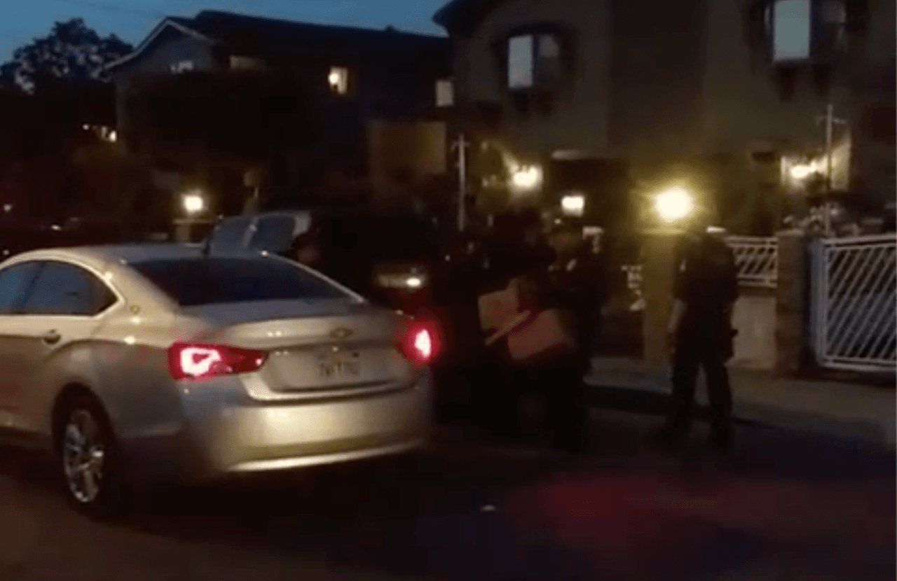 Video inédito de cómo la policía obtuvo evidencia de la casa del líder de La Luz del Mundo