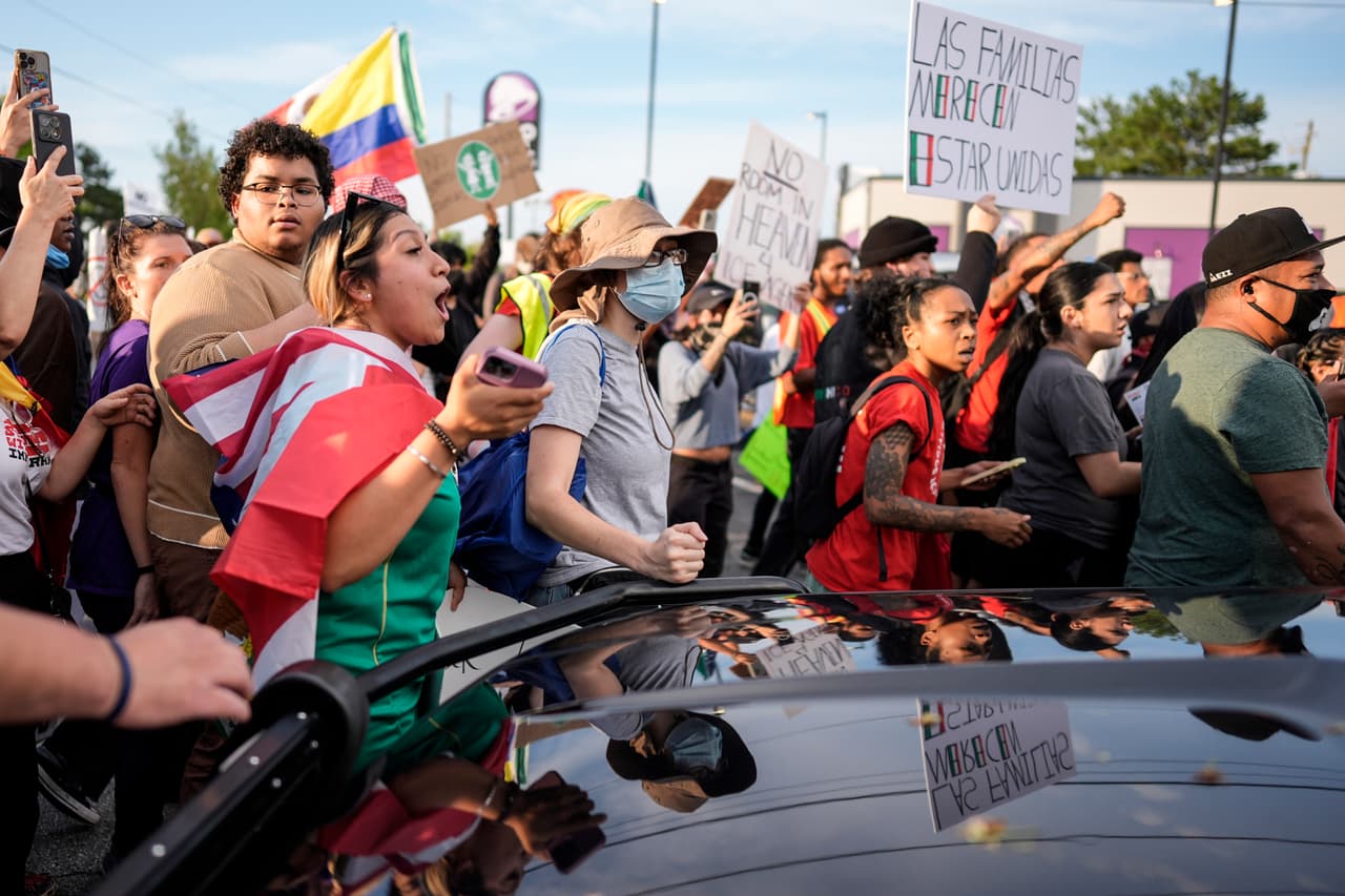 El evento 
<b>inició a eso de las 6:30 p.m. de manera pacífica</b> y así transcurrió por la mayor parte de la protesta.