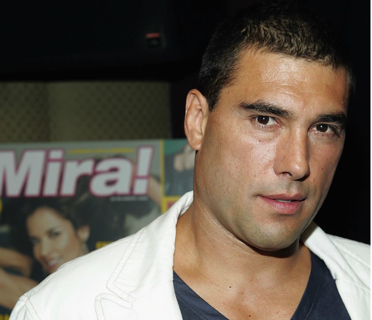<b>Eduardo Yanez</b>: este galán de telenovelas admitió públicamente su lucha contra el alcoholismo y 
<a href="http://www.univision.com/programas/novelas/estos-actores-se-recuperaron-del-alcoholismo-y-de-la-drogadiccion-y-siguen-triunfando-en-los-escenarios-fotos">contó</a> que la actriz Lucía Méndez fue un gran apoyo en el proceso. “Estuve bebiendo de manera increíble hasta que toqué fondo. Estaba tomando agua con colonia, ahí me di cuenta de que estaba muy mal. Bebía desde la mañana, primero cerveza, luego tequila y después whisky. Hoy ya no bebo”.