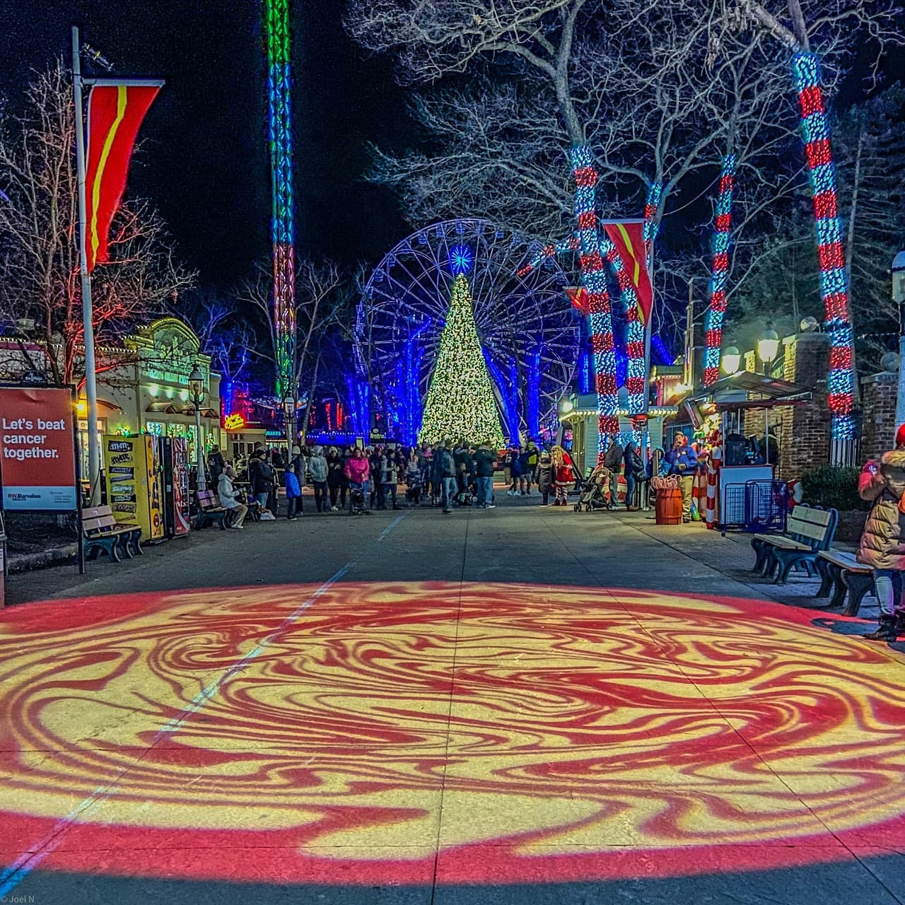 <b>Holiday in the Park</b>
<br>
<b>Fechas</b>: 18 de noviembre al 31 de diciembre
<br>
<b>Lugar</b>: Six Flags Over Georgia. 275 Riverside Pkwy SW. Austell, GA
<br>
<b>Sitio web</b>:
<a href="https://www.sixflags.com/overgeorgia/events/holiday-in-the-park-2023">https://www.sixflags.com/overgeorgia/events/holiday-in-the-park-2023</a>
<br>
<br>El evento tendrá más de 1 millón de luces LED, docenas de árboles de Navidad, espectáculos festivos y delicias culinarias.