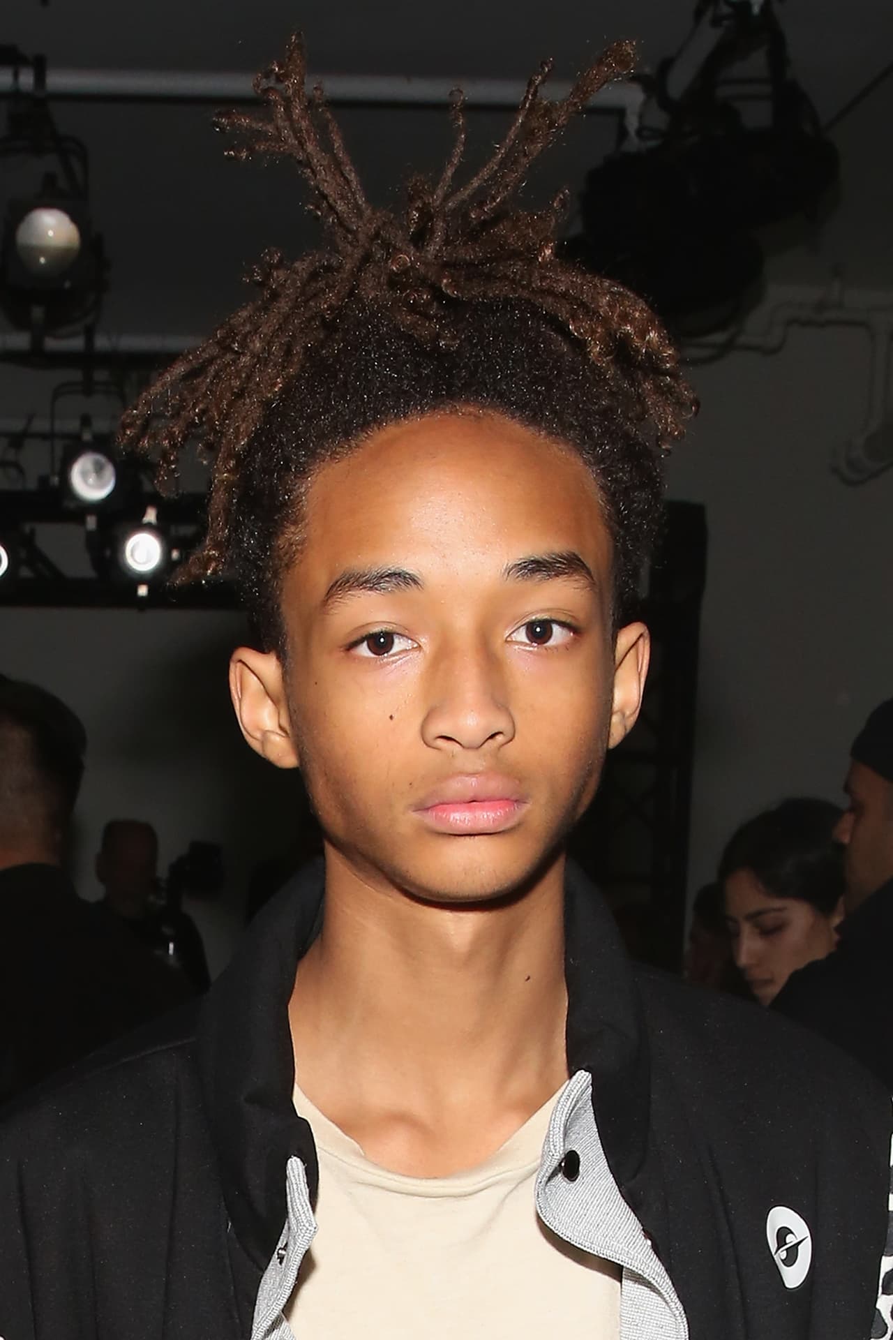 Una sonrisita, Jaden.