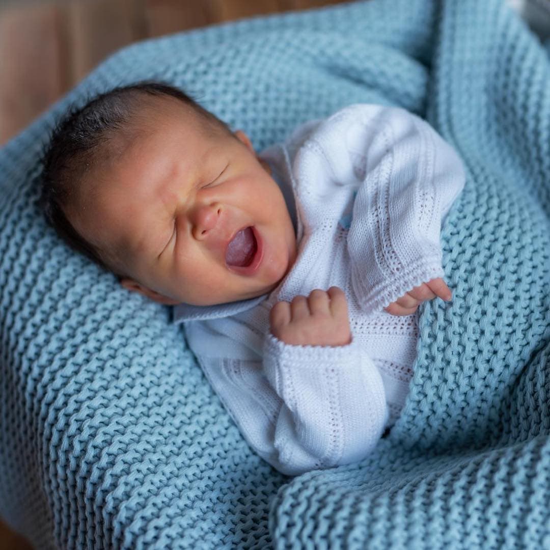 Así lucía Gal en sus primeros días de nacido. Sus padres y su hermana siguen velando sus sueños.
<br>