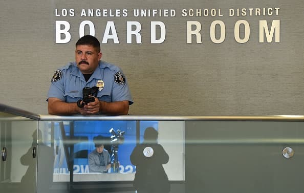 La amenaza contra el LAUSD ha dejado incertidumbre y preocupación entre los padres de familia del sur de California.