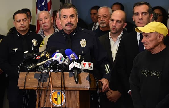 El jefe del LAPD Charlie Beck reiteró la importancia de colaborar con los agentes del orden y los funcionarios del LAUSD. Además indicó que la amenaza contra LAUSD fue “directa y precisa”.