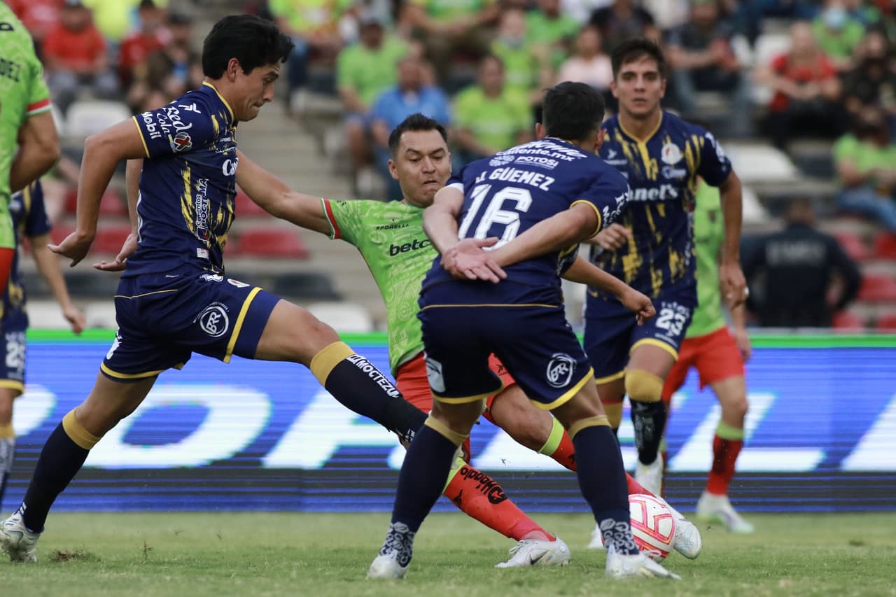 Un gol de Alan Medina al 57’ le permitió a FC Juárez rescatar el empate en casa ante el Atlético San Luis en duelo adelantado de la Jornada 16 del Apertura 2022. Previamente, Sabin Merino había adelantado a los visitantes por la vía de los 11 pasos al 22’.