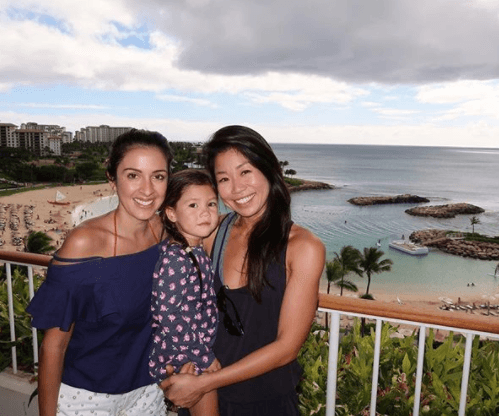 La reportera de Despierta América está muy bien acompañada de una gran amiga de su época de estudiante.