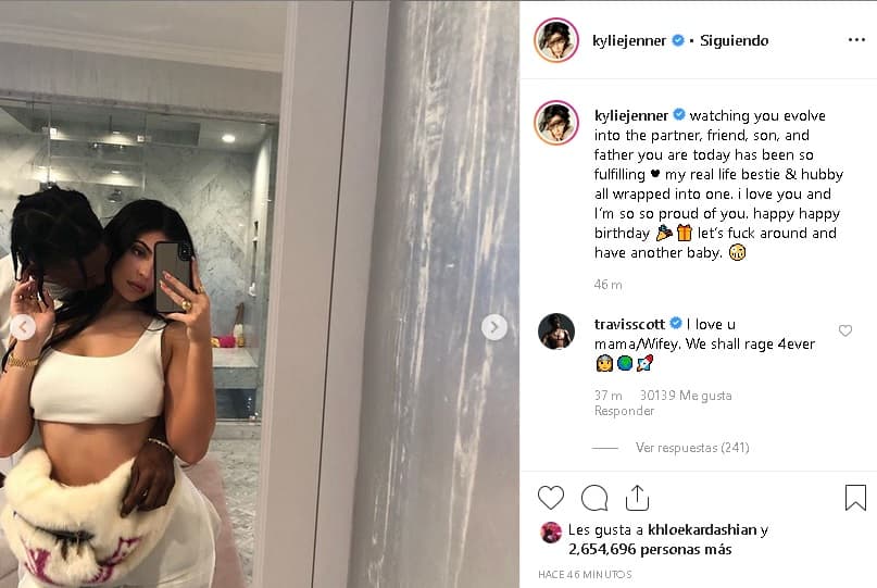 <b><a href="https://www.univision.com/shows/despierta-america/kylie-jenner-muestra-el-interior-de-su-casa-en-una-revista-incluyendo-su-impresionante-armario-video">Kylie Jenner y Travis Scott</a></b> se conocieron en el festival de 
<b>Coachella</b> de abril de 2017 y desde entonces comenzaron a salir.