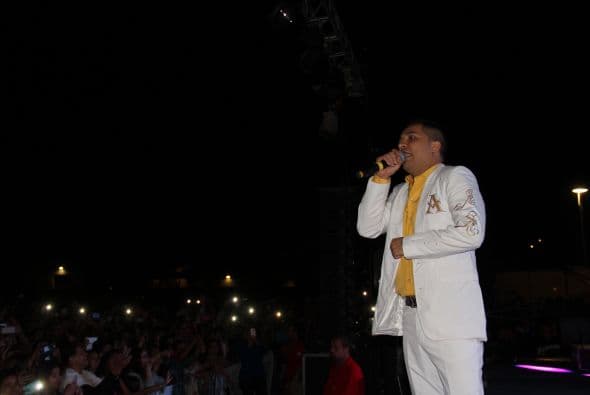 ¡Univisión Arizona sí cumple con su gente! Después de la tormenta, vino un súper concierto con El Dasa y la Arrolladora Banda Limón. Miles de personas bailaron, cantaron y además compartieron con el talento de radio y televisión de Univisión Arizona.
