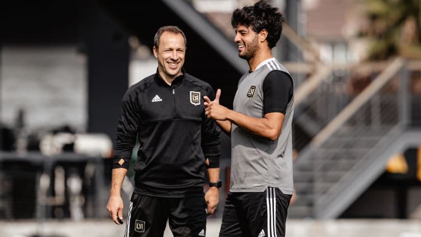 Cherundolo se desentiende de la renovación de Vela con LAFC
