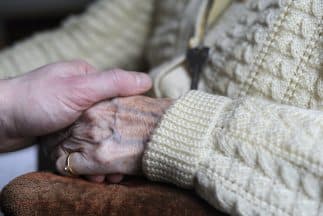 Casi dos tercios de los pacientes con Alzheimer en EEUU son mujeres.