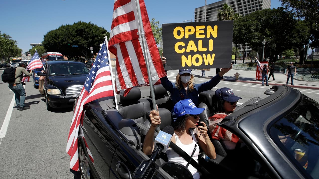 Newsom no está listo para reabrir California pero un nuevo modelo estadístico ofrece la fecha exacta