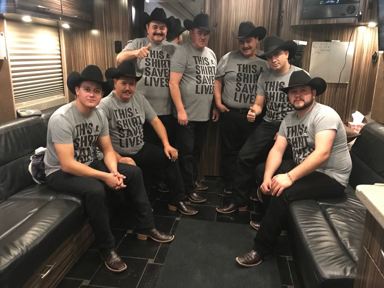 Así como lo hacen Los Huracanes del Norte.