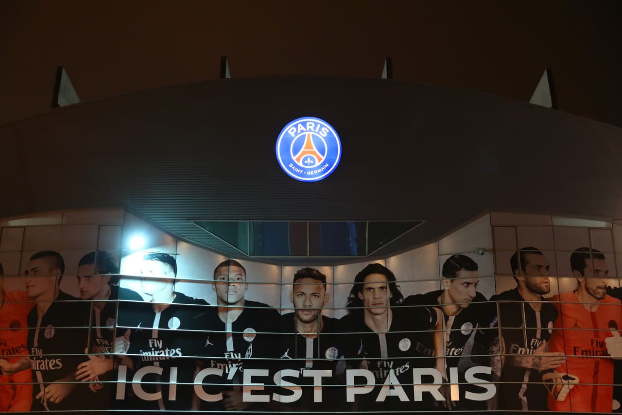 El estadio estaba impecable para recibir a sus figuras: Neymar Jr. y Kylian Mbappé estaban recuperados, se juntaban con Édinson Cavani, Ángel di María y demás.