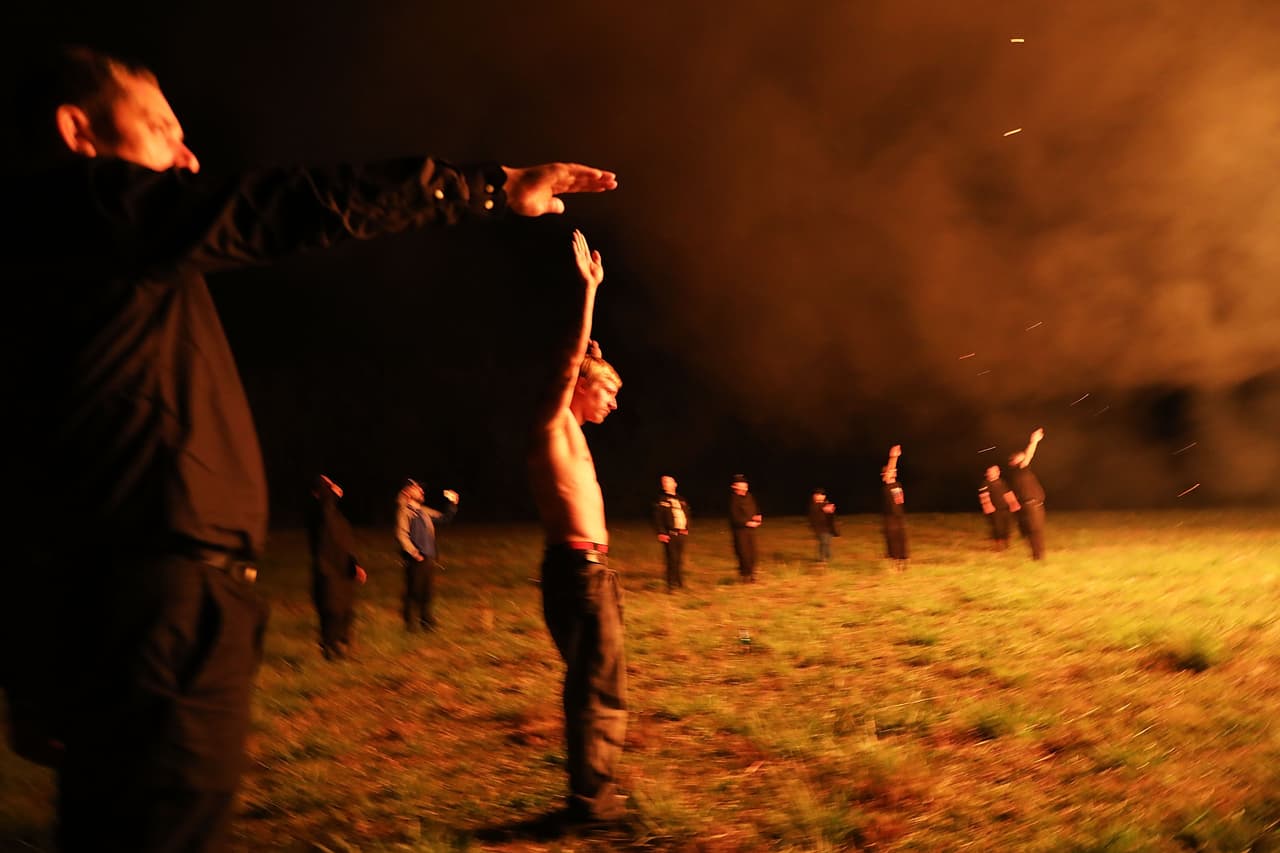 Un grupo de supremacistas blancos se reunió en Draketown, Georgia en abril de 2018. Durante el encuentro quemaron esvásticas de madera e hiceron saludos Nazis.