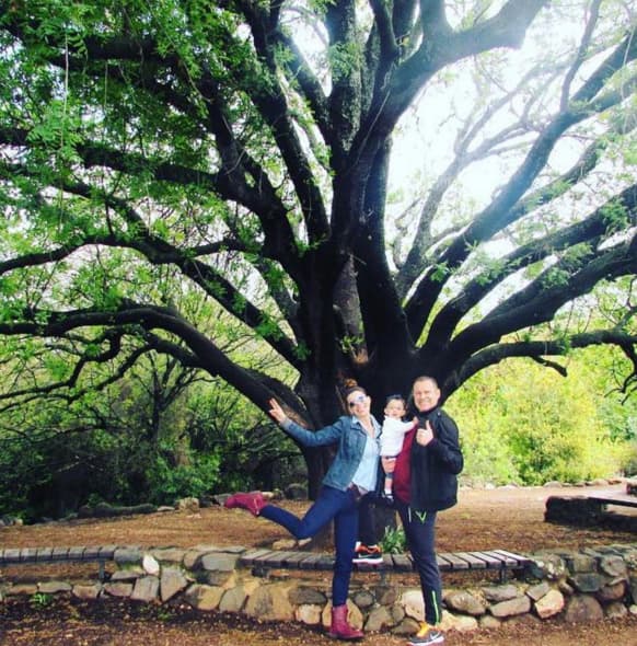 Alan viajó con su esposa y su pequeña Baby Michelle, listísimo para una gran cobertura.