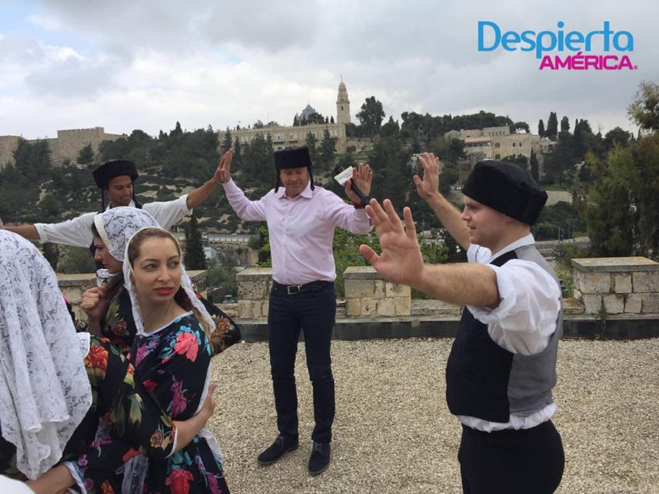 ¿Qué tal nuestro Alan Tacher ensayando bailes tradicionales israelitas?