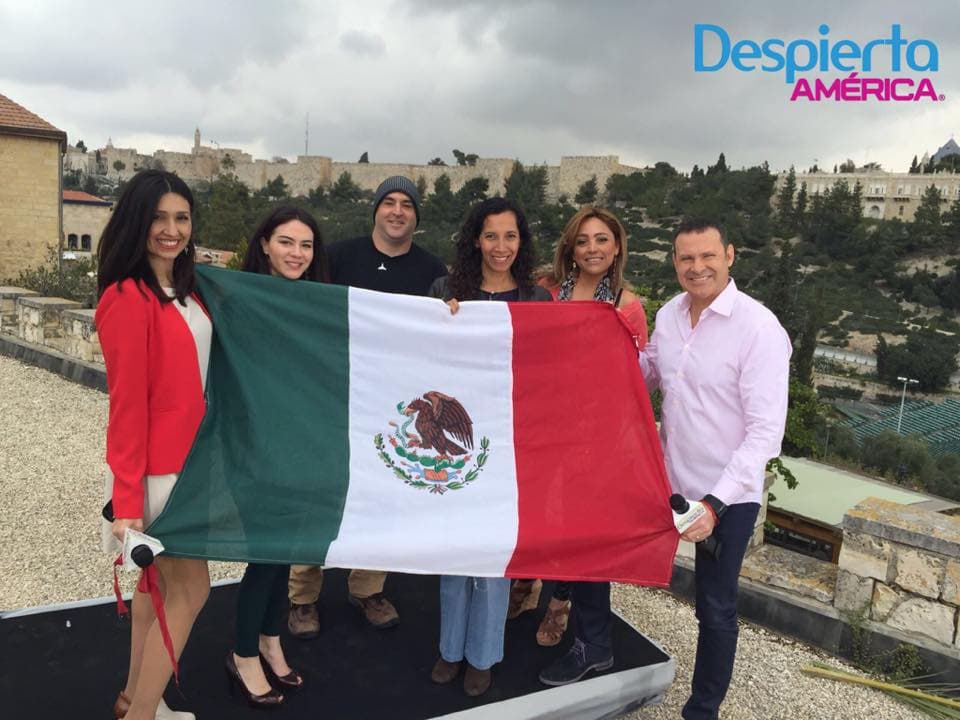 Alan platicó con nuestros compatriotas latinos que viven en Tierra Santa.