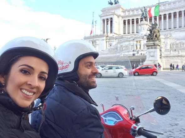 ¡Qué aventura! Maity Interiano se fue de tour por Roma en moto.