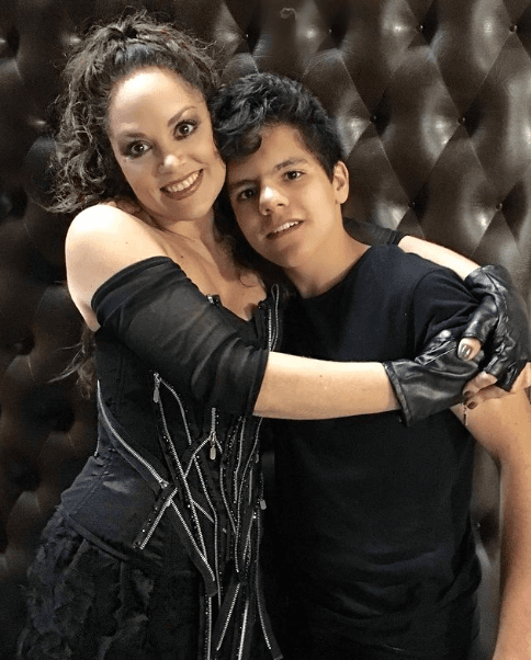 En una entrevista con ‘Sale el sol’ en 2019, Tatiana Palacios Chapa (nombre de la famosa), comentó que su varón quiere seguir los pasos de su madre en el mundo de la música; sin embargo planea hacerlo por su talento y no sólo por ser el hijo de la artista de 53 años.