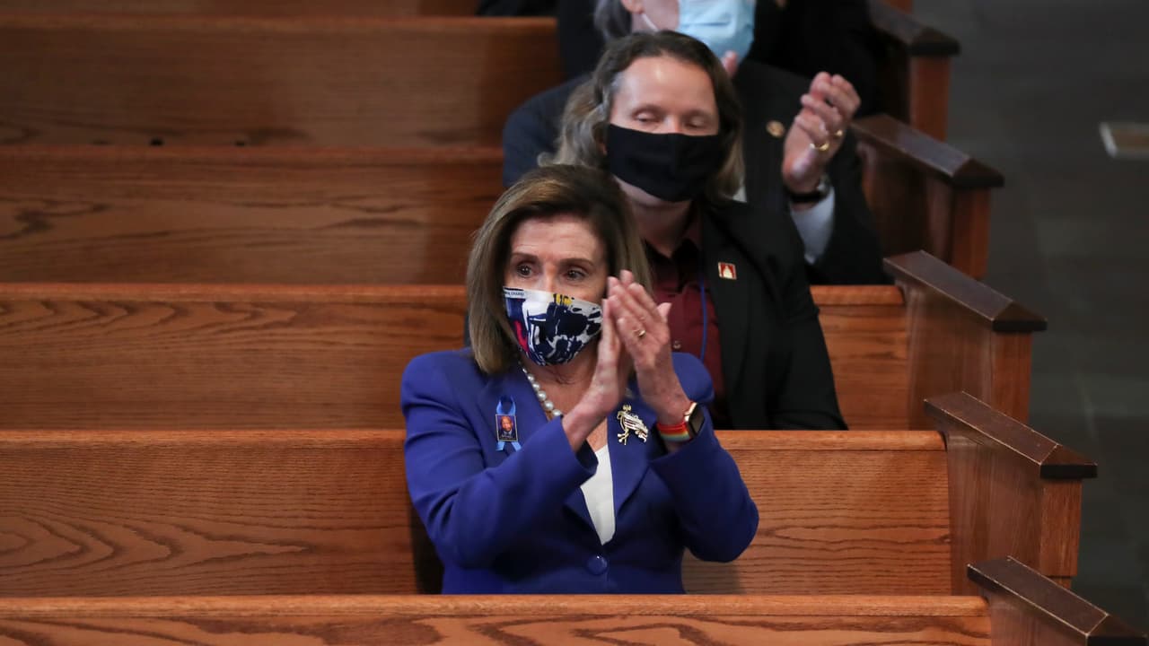 La presidenta de la Cámara de Representantes, Nancy Pelosi, participó en días pasados en la ceremonia en el Capitolio en Washington DC y este jueves también pronunció algunas palabras en el funeral de Lewis en Atlanta.