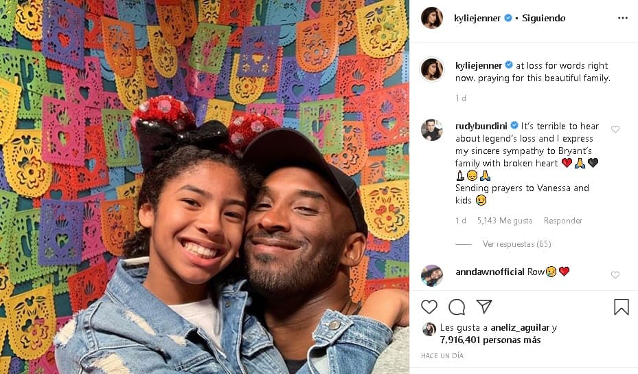 "
<b><a href="https://www.univision.com/local/chicago-wgbo/por-que-puede-afectarnos-la-muerte-de-alguien-que-no-hayamos-conocido-personalmente-video" target="_blank">Sin palabras</a></b> en este momento. Rezando por esta hermosa familia", escribió.
<br>