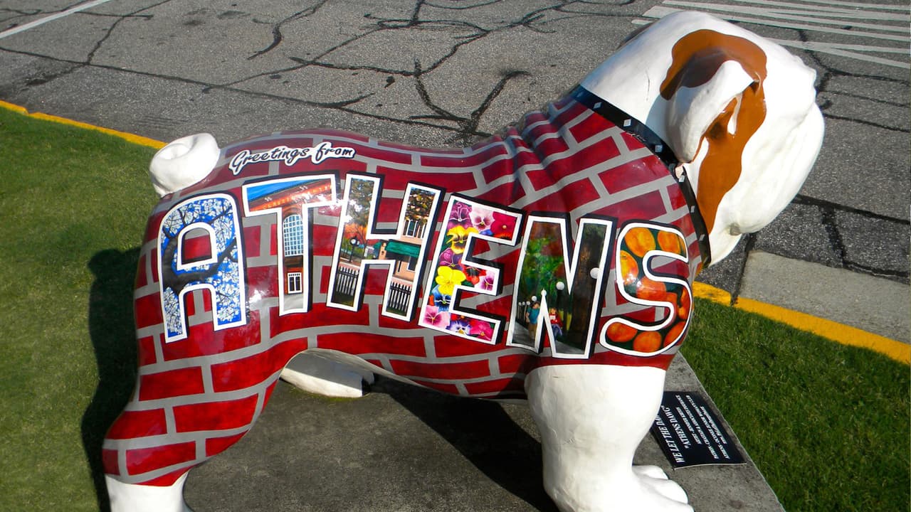 <b>Athens-Clarke: </b>La Comisión Athens-Clarke aprobó por unanimidad el requisito en la reunión mensual de votación de comisiones del martes. La ordenanza requiere que el público use máscaras faciales hasta el 4 de agosto, aunque la comisión podría extenderla.
<br>
<br>Las sanciones son de $ 25 por la primera ofensa, $ 25 por una segunda y $ 100 por una tercera ofensa.
<br>