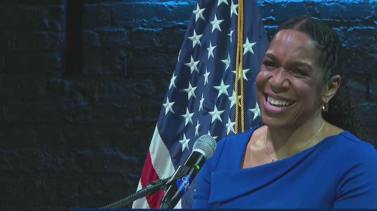 Stratton gana en Illinois y lanza mensaje tras asegurar nominación demócrata al Senado