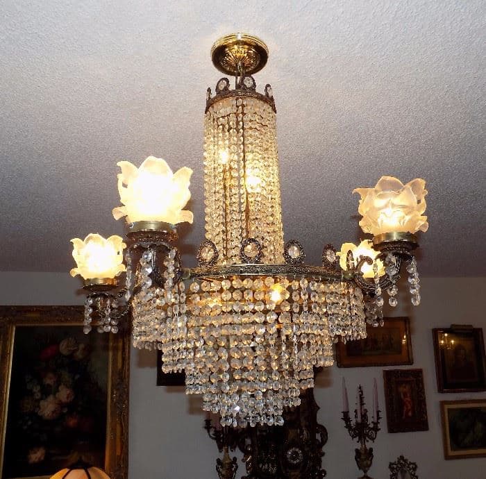 Si las piezas vendidas requieren de un traslado específico, los organizadores de la venta pueden recomendar empresas especializadas para realizar la maniobra.