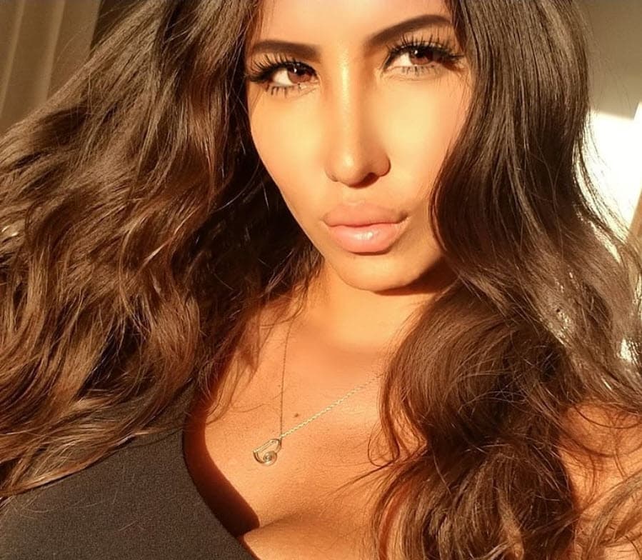 Durante varios días, la pareja presumió su amor a través de las redes sociales. Pero el 24 de julio, el show 
<b><a href="https://www.tvazteca.com/aztecauno/ventaneando/notas-ventaneando/notas/ally-dillon-pareja-christian-estrada-ferka-frida-sofia-relacion" target="_blank">'Ventaneando'</a></b> presentó una entrevista con una mujer de nombre 
<b><a href="https://www.instagram.com/missd1llon/" target="_blank">Ally Dillon</a></b>, quien afirmó tener una relación sentimental con Christian Estrada en EEUU. 
<br>