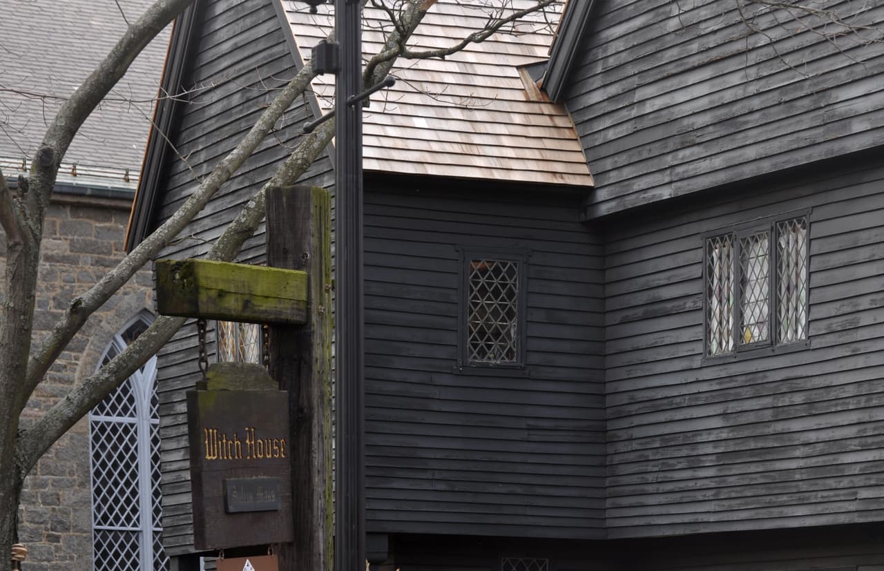 La casas del juez Jonathan Corwin, también llamada como "The Witch House", en Salem, Massachusetts.