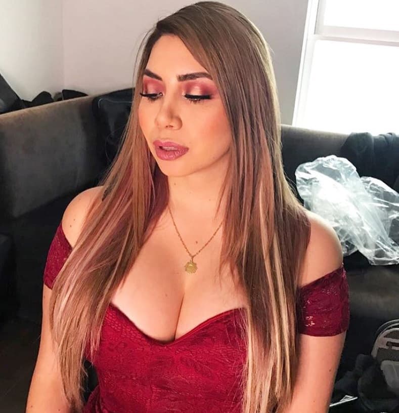 Durante su participación en el programa 'Enamorándonos', Daniela Alexis inició una relación amorosa con otro participante de la emisión, aunque esta terminó al poco tiempo.