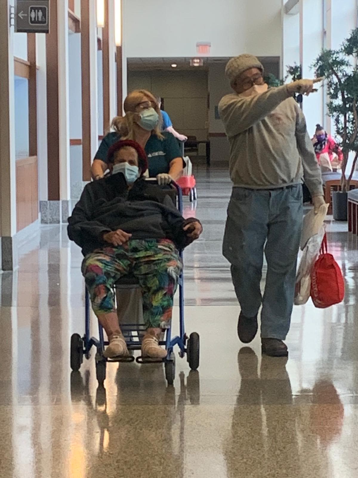 Durante tres semanas, la bisabuela de Allentown, al norte de Filadelfia, luchó contra una serie de síntomas y tuvo que ser colocada en un respirador artificial, una batalla difícil, especialmente para alguien de su edad. 
<br>