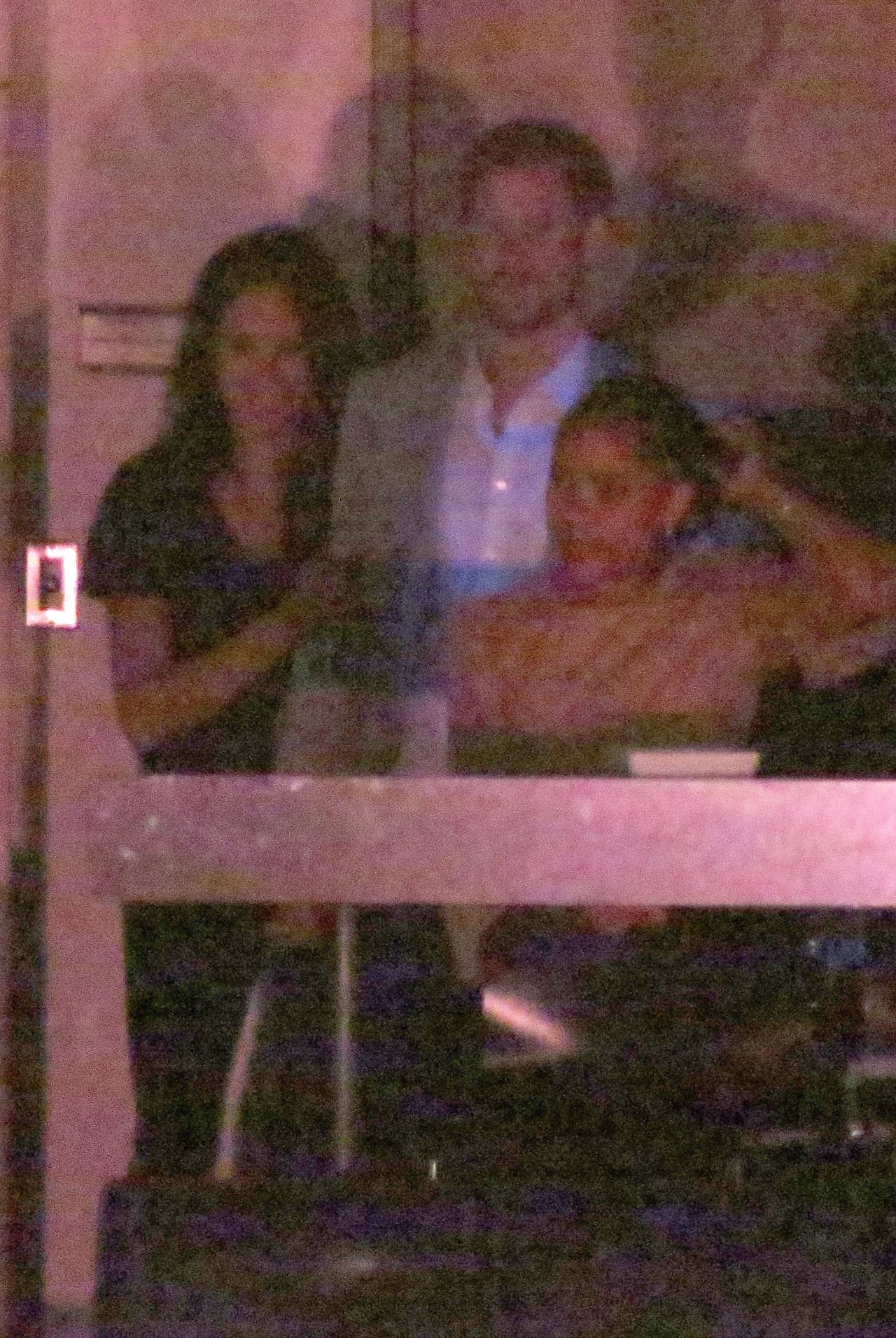 Desde que hizo pública su decisión de faltar a la boda real, Meghan Markle, el príncipe Harry y tampoco Doria Ragland, madre de la novia, han emitido comentarios públicos. Mucho menos han intentado, públicamente, convencerlo de que coopere y vaya.