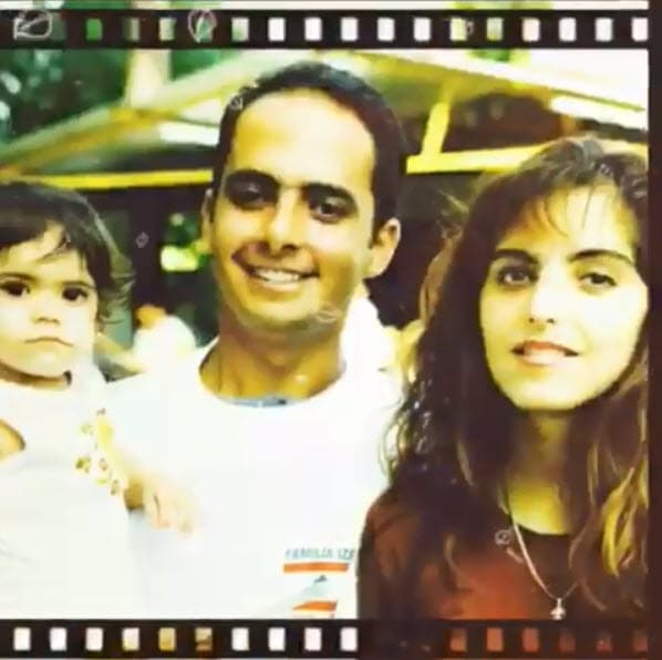 “Hoy son ya 17 años de tu ausencia y la vida de los que te amamos definitivamente cambió. Hoy eres espíritu, alma, ¡inspiración! Desde que te fuiste te he llorado tanto pero para mi consuelo estás presente en mi música como en esta canción”, escribió la cantante debajo del video.