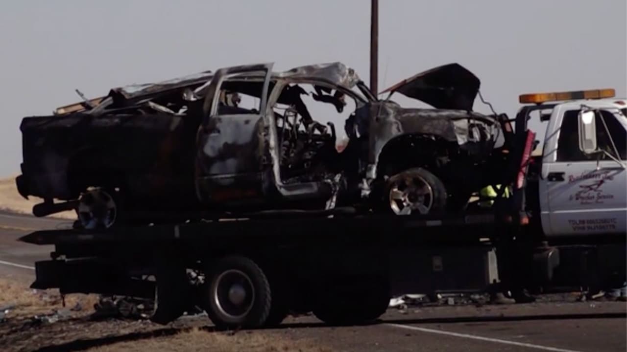 Las primeras investigaciones arrojan que 
<b>la llanta delantera</b> del lado izquierdo de la camioneta 
<b>reventó</b> antes del choque.