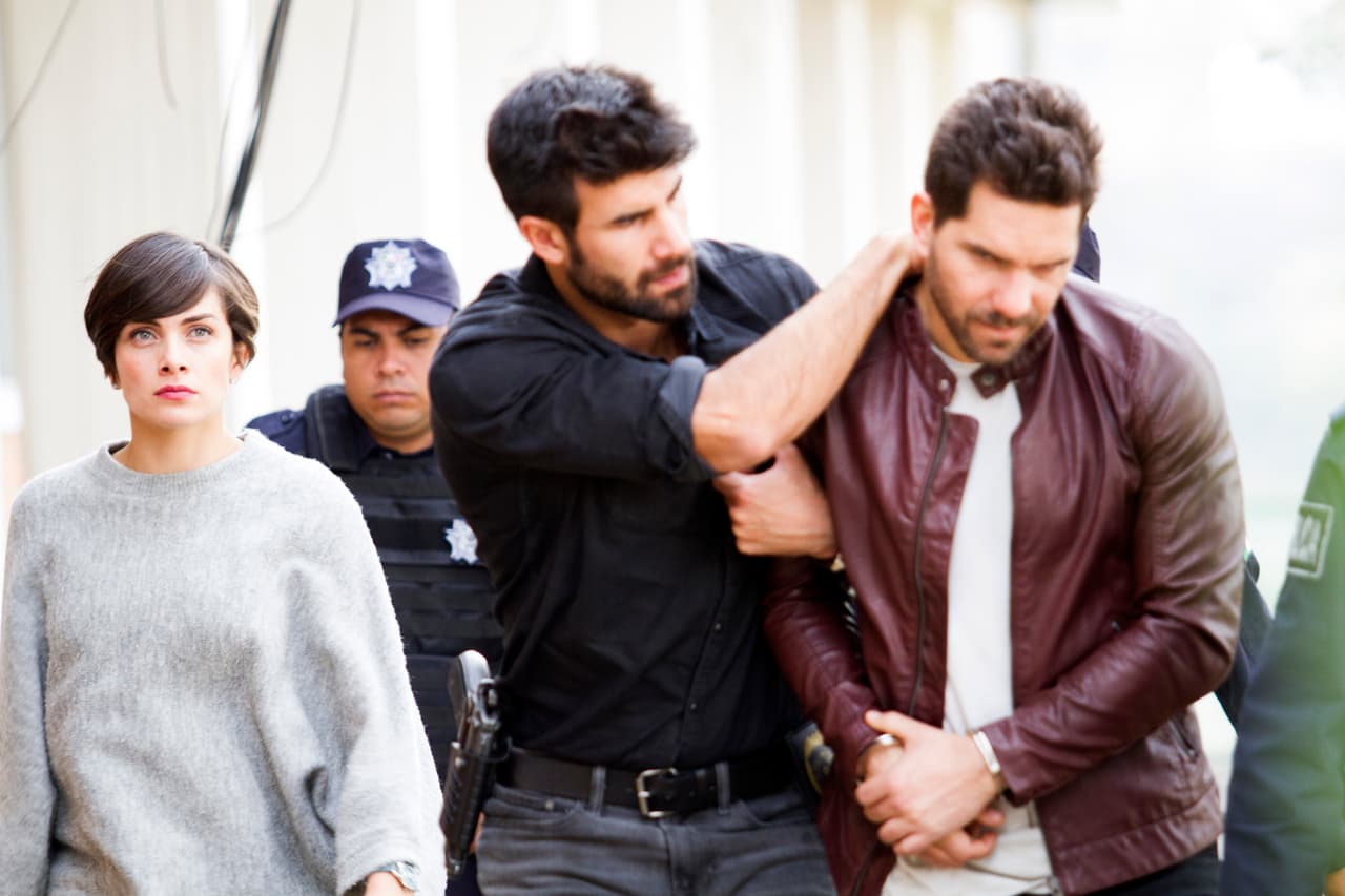 Dave estaba feliz con el momento: su mayor enemigo y rival de amores estaba en sus manos.