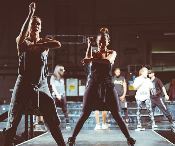 JLo compartió su ensayo previo a su actuación en el iHeart Music Festival.