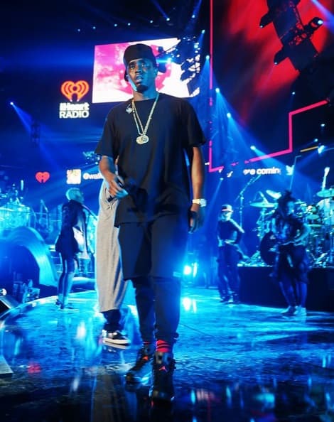 También prometió a sus fans varias sorpresas.