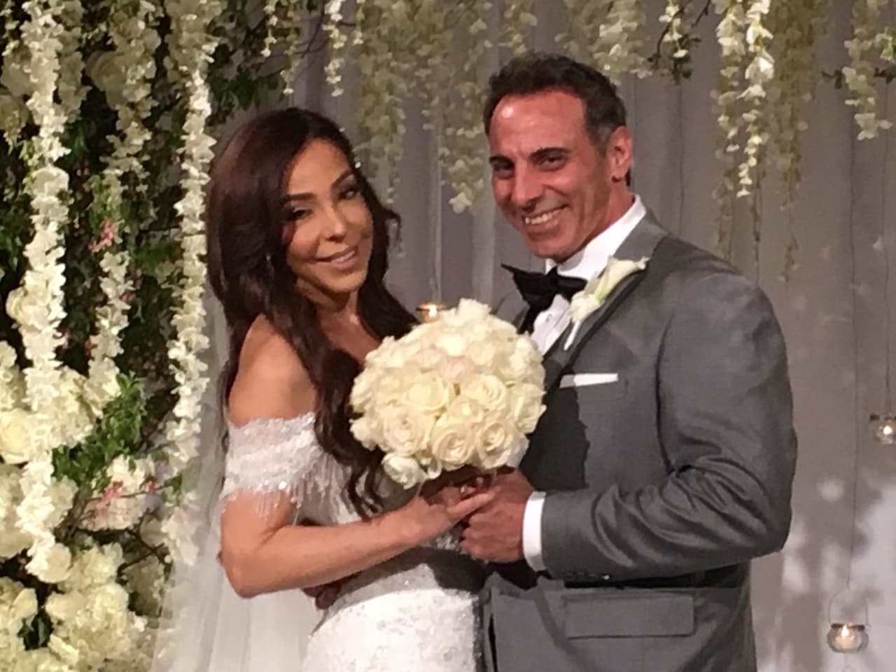 9. El 13 de mayo de 2017 Gelena Solano y Steve Cutili llegaron al altar en la ciudad de Nueva York en el restaurante italiano Cipriani, un lugar tradicional y exclusivo. Hasta el momento siguen igual de felices, así lo dejan ver en las redes sociales.
<br>