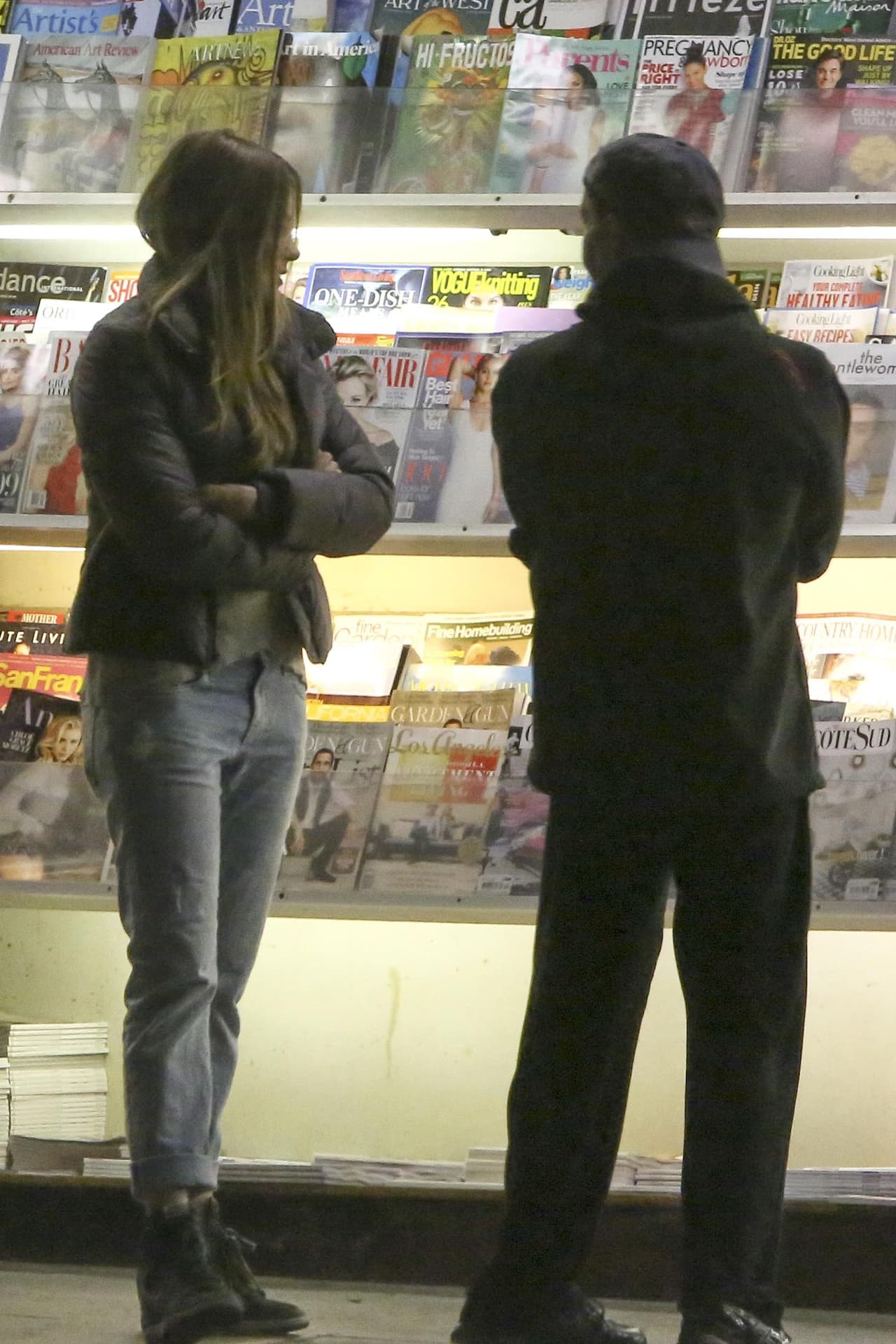 Prestó atención a las revistas más chismosas.