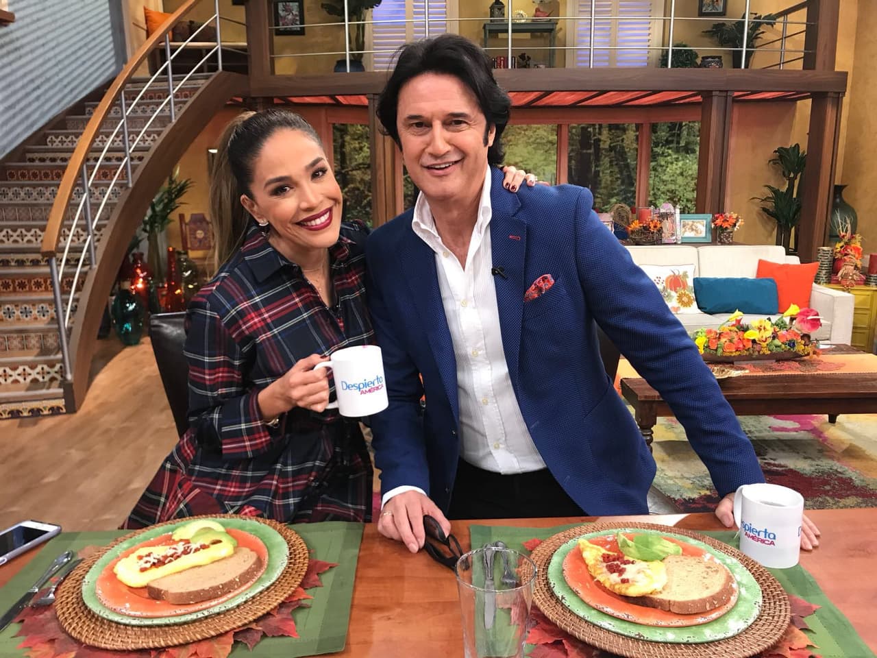 Después de haber hecho un gran papel como juez de Mira Quién Baila, Poty Castillo llegó a Despierta América para acompañar a Karla Martínez en la conducción y contarnos el chisme completo de lo que pasó en la gran final.
