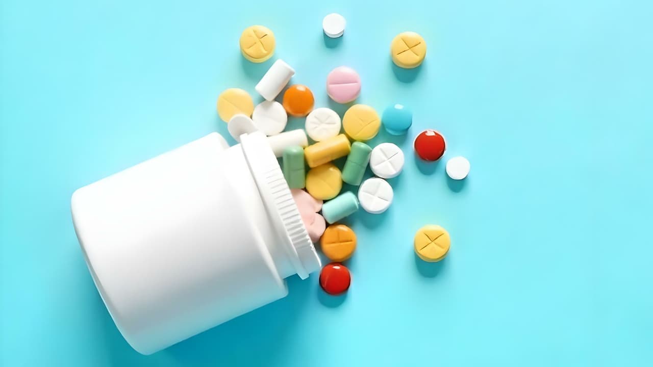 <h3 class="cms-H3-H3">¿Qué es “Plan C”? </h3>
<br>“Plan C” es un término común para referirse
<b>al uso de píldoras abortivas adquiridas en línea, a menudo sin supervisión médica.</b> Estas combinaciones de medicamentos pueden inducir un aborto en etapas tempranas del embarazo. Su uso sin consentimiento, sin embargo,
<b>constituye un acto criminal y puede tener consecuencias legales severas.</b>