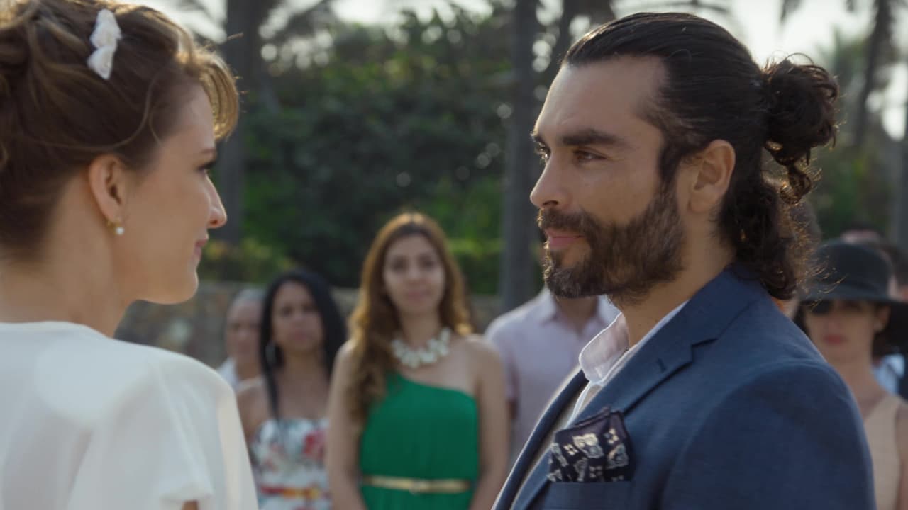 Aunque Leonora y Alejandro se casaron, sin explicación alguna, el día de su boda ella imaginó que en el altar la esperaba José Carlos.