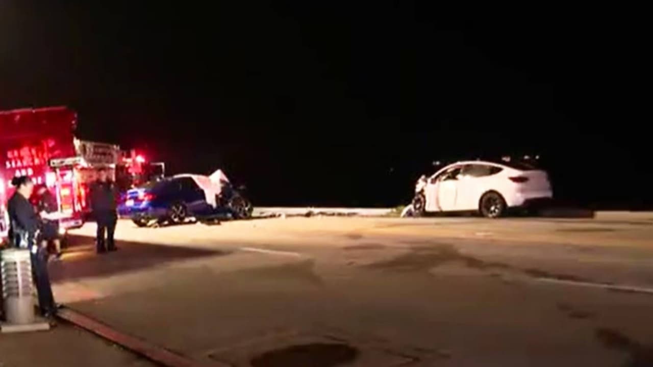 Identifican a dos hermanos adolescentes que murieron en choque de frente en Playa del Rey