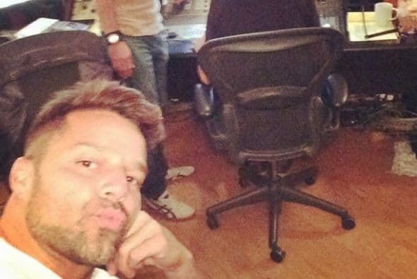 Ricky Martin también es súper 'cute', si no, mira estos lindos besitos que nos comparte.