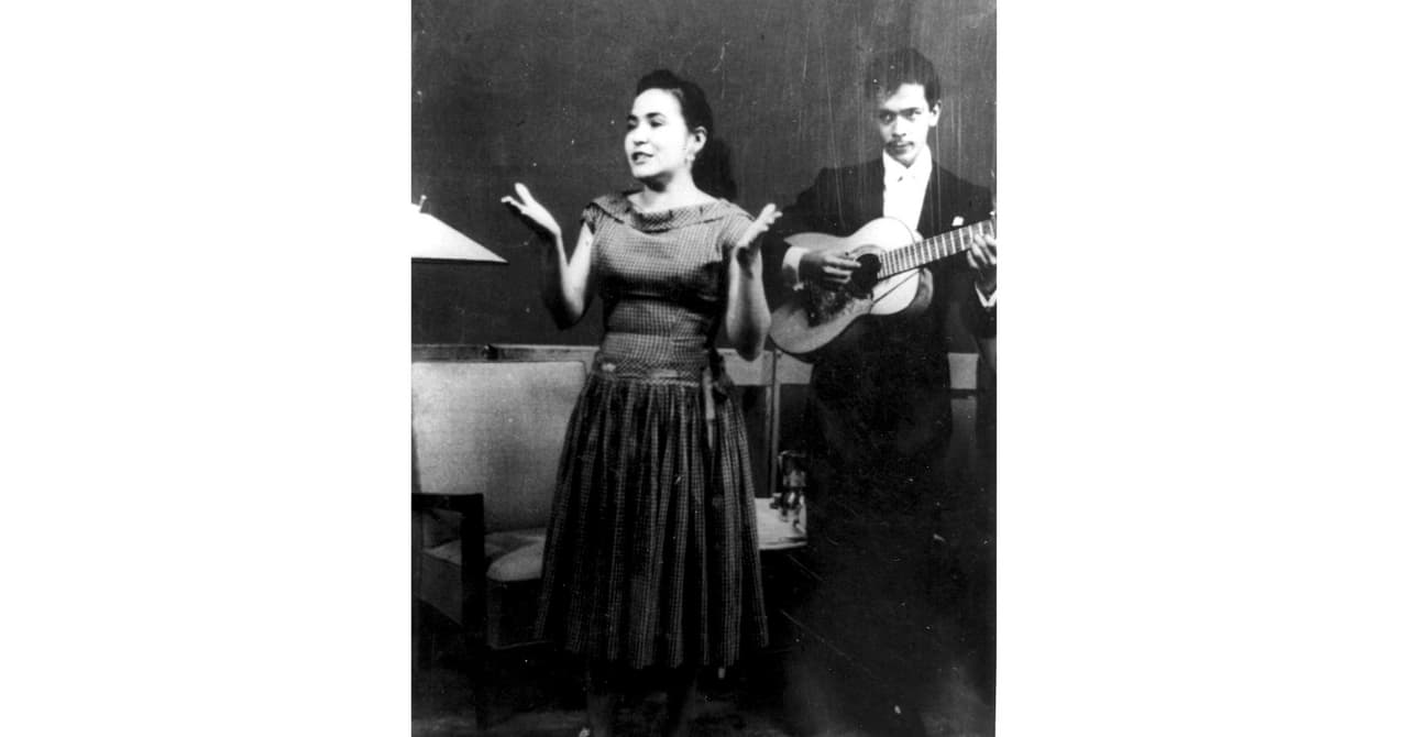 Carmen Salinas cantando