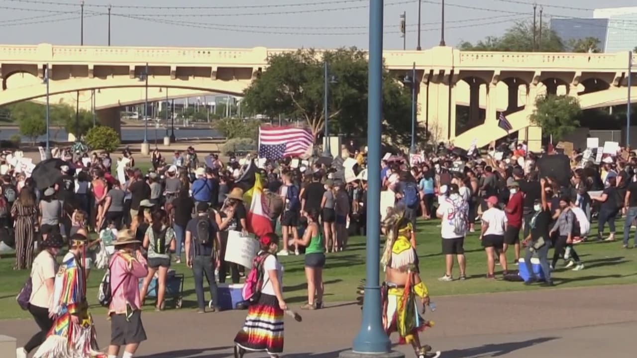 Manifestantes llegan al lago de Tempe exigiendo más inversión en la comunidad y no en la Policía