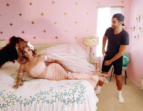 "Me encanta la moda de los veinte y los cuarenta; Sarita Montiel y María Félix. Me gustan las cosas antiguas pero con un toque actual y moderno. Me inspiran Miss Universo, las telenovelas, la cultura mexicana, en general la latinoamericana. Ser latino es algo bello y es lo que quiero mostrar".