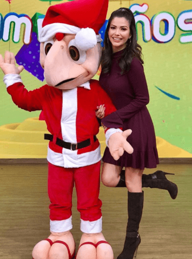 Dos días después, la vimos usando este vestido suelto que, junto a la botarga del personaje de Condorito, fue cómplice de su secreto.